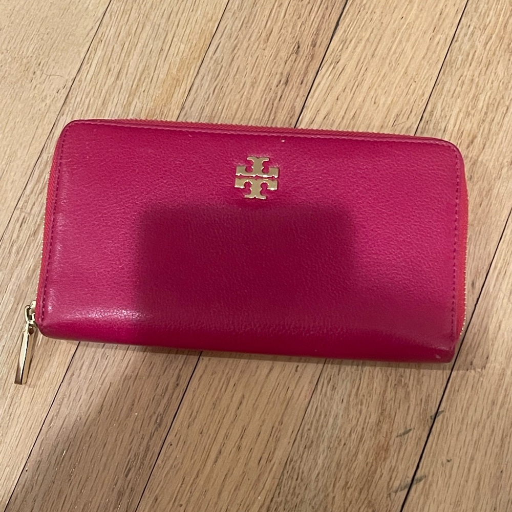Tory Burch Zip Wallet